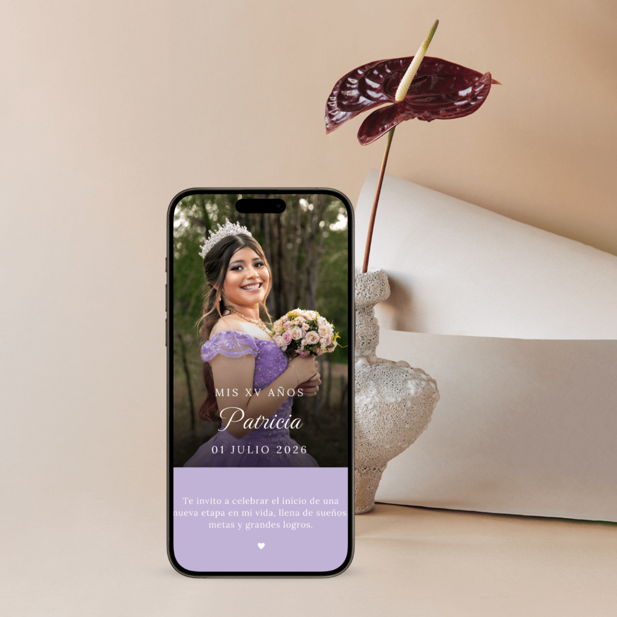 Imagen que muestra portada invitacion digital de xv con fotos color lavanda